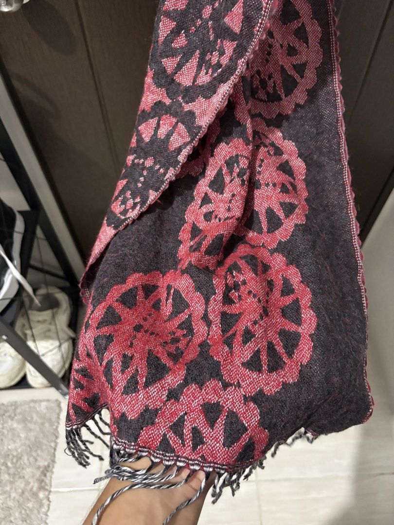VIVIENNE WESTWOOD LOGO SCARF (Category: Luxury Accessories) located in Naga. Submitted by sislovesme (Listing ID 1467976205, Image 3). Description: •9.5/10 CONDITION •NO FLAWS •AUTHENTIC.