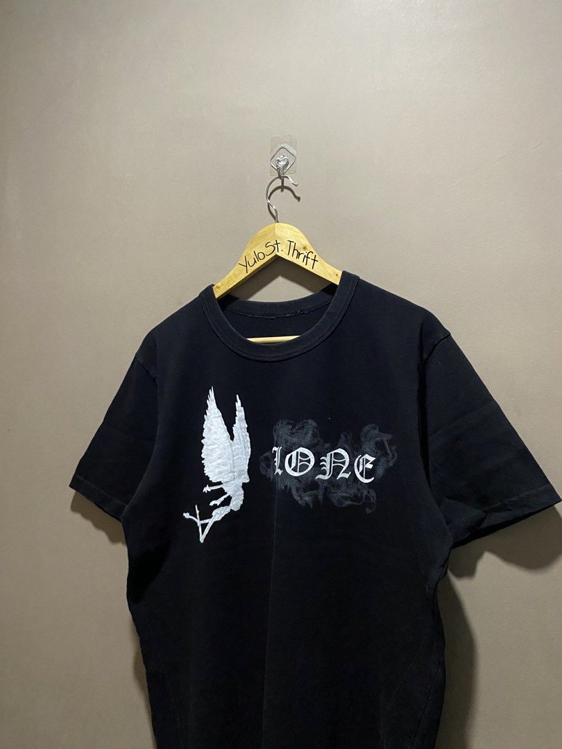 Vlone (Category: Tshirts & Polo Shirts ) located in Iloilo. Submitted by yulostreet.thrift (Listing ID 1467975419, Image 3). Description: Vlone Smoke Tee Cut necktags Intact washtags Size L on tags 21Wx27.5L Best fit M-L Features a front and back graphic, big letter spellout on the back. Hairlines on print 9/10 CR Very good condition.