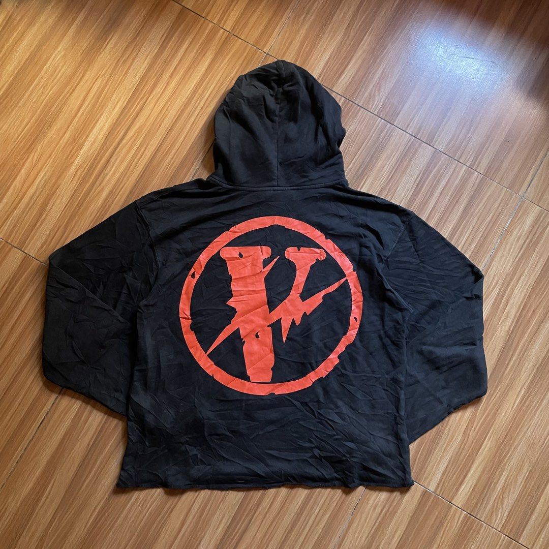 Vlone x Fragments Hoodie (Category: Coats, Jackets and Outerwear) located in General Mariano Alvarez. Submitted by 4117_thriftnthrive (Listing ID 1467988502, Image 3). Description: In good condition Paint stain Size: M Measurements Width: 22” Length: 24”.