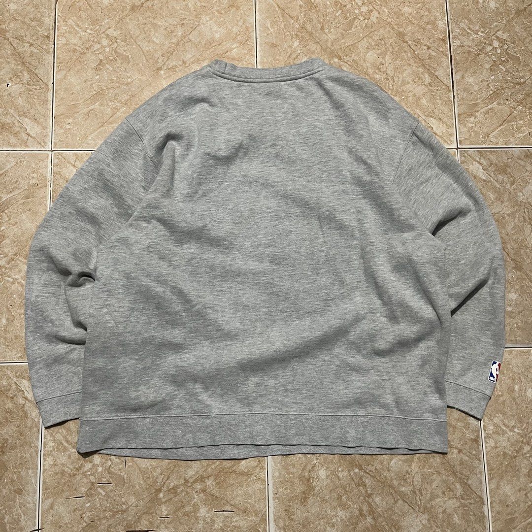 Vntg Y2k Reebok Sweatshirt (Category: Coats, Jackets and Outerwear) located in Manila. Submitted by killthismane (Listing ID 1467981334, Image 2). Description: Vintage Y2K Reebok Size XL Excellent Denver Nuggets Carmelo Anthony #15 CARICATURE .