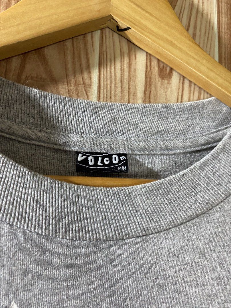 Volcom Shirt (Category: Tshirts & Polo Shirts ) located in Tagbilaran City. Submitted by westcost (Listing ID 1467912085, Image 3). Description: Volcom Shirt🔥 ▫️Width:21 ▫️Length:28.5 📌color rate:9/10 📌flawless 📌minor hairlines 📌need wash.