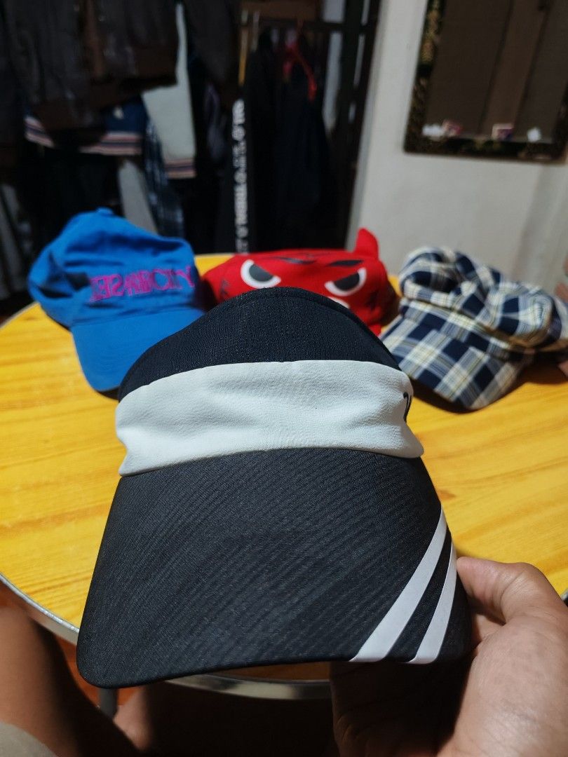 Volvik Black and White Golf Visor (Category: Caps & Hats) located in Caloocan City. Submitted by calmfish.aae475 (Listing ID 1467992042, Image 2). Description: Volvik sun visor in black and white. Pm lng po sa interested. .