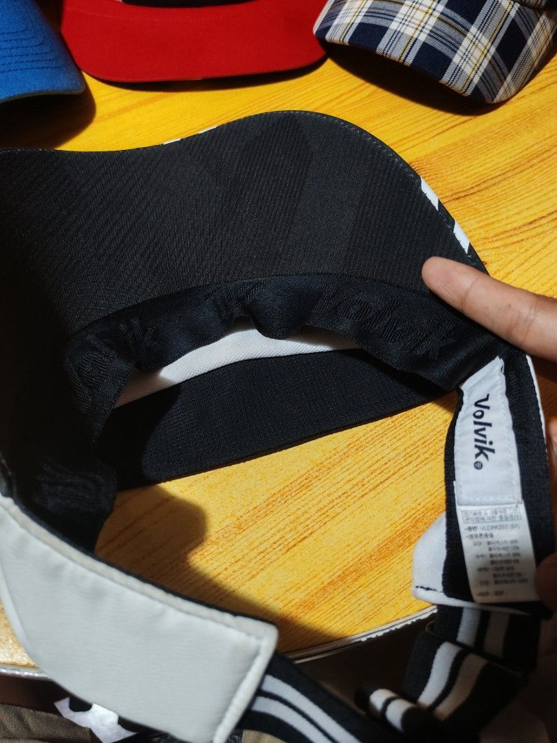 Volvik Black and White Golf Visor (Category: Caps & Hats) located in Caloocan City. Submitted by calmfish.aae475 (Listing ID 1467992042, Image 3). Description: Volvik sun visor in black and white. Pm lng po sa interested. .