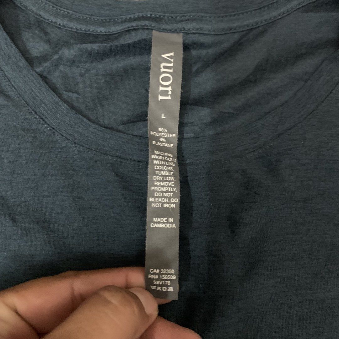 Vouri longsleeves (Category: Activewear) located in Cavite. Submitted by yobubsss (Listing ID 1468044104, Image 2). Description: Size large 22w 29L Good condition No issue .