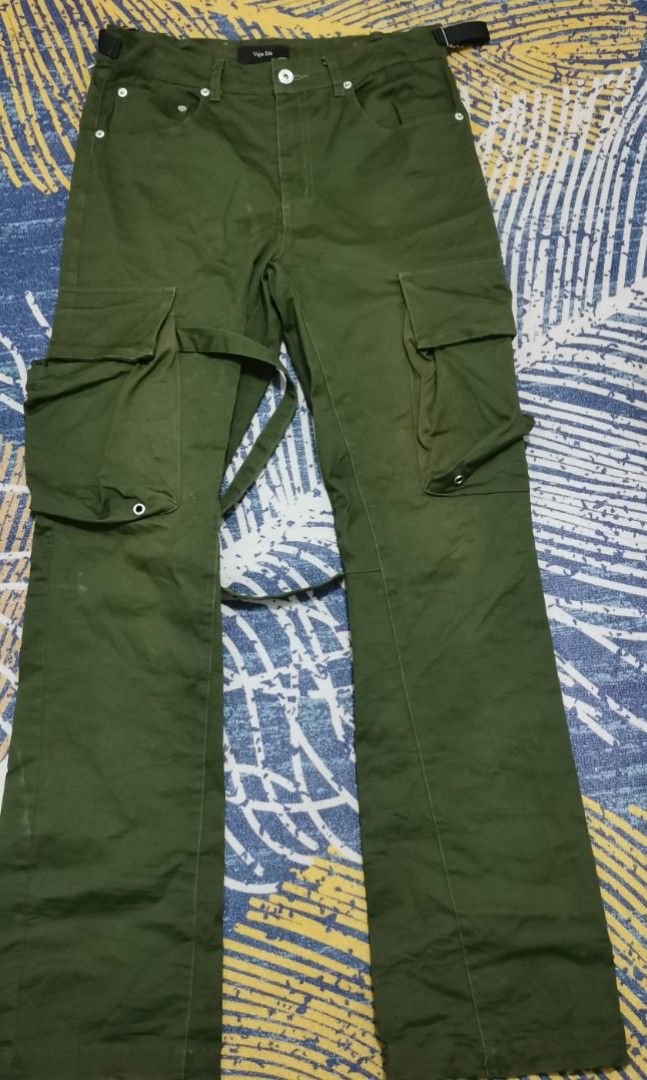 Vuja de olive green utility cargo jeans (Category: Jeans) located in San Jose. Submitted by thrift_ni_sir (Listing ID 1468053852, Image 1). Description: Excellent condition MOP gcash MOD j&t Add shipping fee.