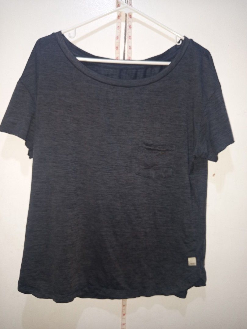 VUORI Womens Lux Pocket Tee (Category: Activewear) located in Manila. Submitted by thriftspotting (Listing ID 1467966437, Image 2). Description: in great condition.