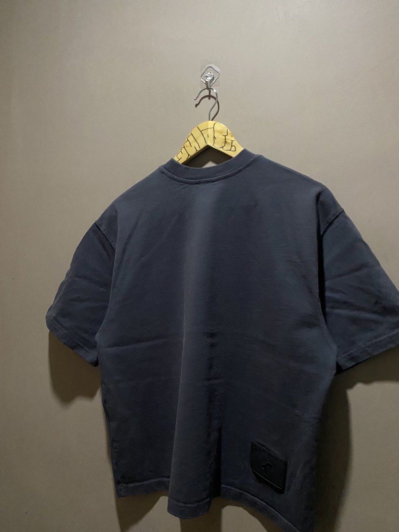 Welldone (Category: Tshirts & Polo Shirts ) located in Iloilo. Submitted by yulostreet.thrift (Listing ID 1467977586, Image 3). Description: Welldone Size XS on tags Complete tags 21.5Wx24.5L (Boxy) Best fit M-L Features a front spellout print and a rubberized back logo 9.7/10 CR Excellent condition.