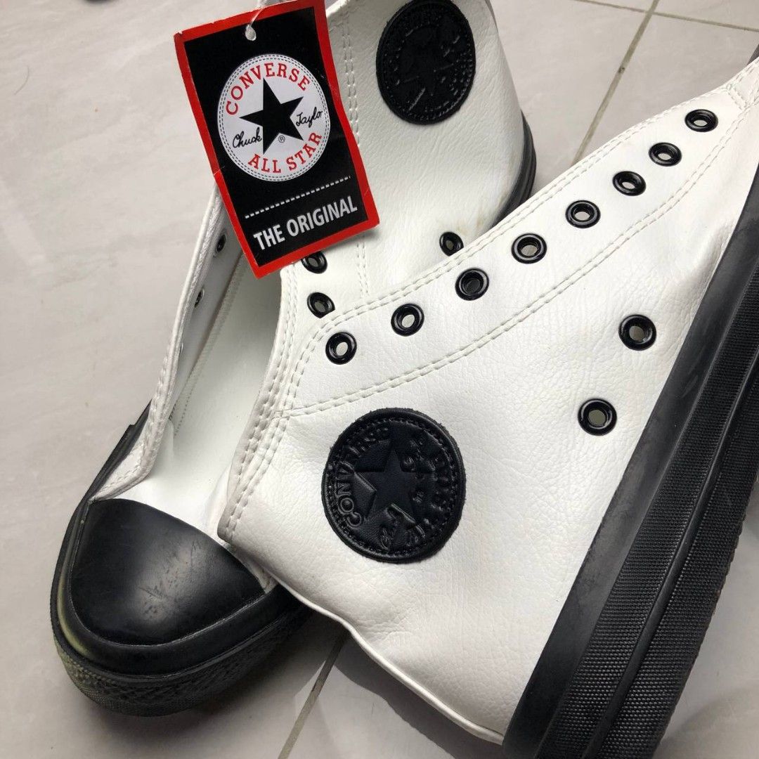White & Black Leather High-Top Sneakers (Category: Casual Shoes) located in Cavite. Submitted by ace.hanro (Listing ID 1468043745, Image 1). Description: White & Black Leather High-Top Sneakers Price: ₱400 fix! Condition: Brand New with Tags (BNWT) Size: 46 Textured white leather design with black toe cap & sole Black eyelets & ankle patch detail Brand new and never worn, with original tag attached 📍 Pickup/Delivery / Lalamove / J&T 📩 PM for qu