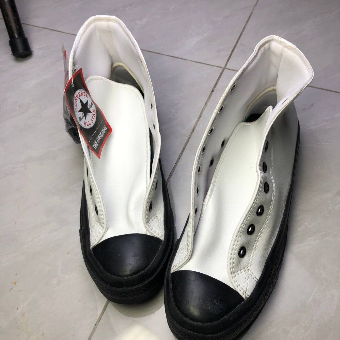 White & Black Leather High-Top Sneakers (Category: Casual Shoes) located in Cavite. Submitted by ace.hanro (Listing ID 1468043745, Image 2). Description: White & Black Leather High-Top Sneakers Price: ₱400 fix! Condition: Brand New with Tags (BNWT) Size: 46 Textured white leather design with black toe cap & sole Black eyelets & ankle patch detail Brand new and never worn, with original tag attached 📍 Pickup/Delivery / Lalamove / J&T 📩 PM for qu