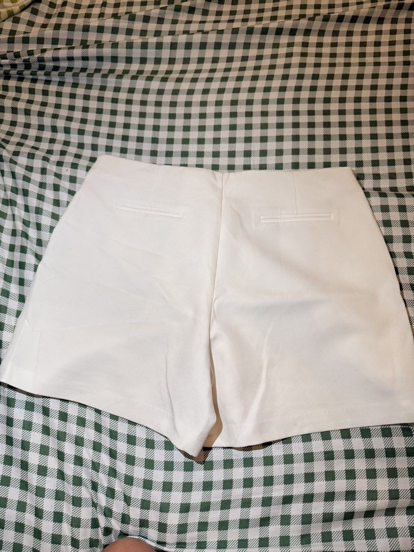 White Asymmetrical Skorts Size 3XL (Category: Skirts) located in San Miguel. Submitted by matchalatte23_ (Listing ID 1467995922, Image 2). Description: .