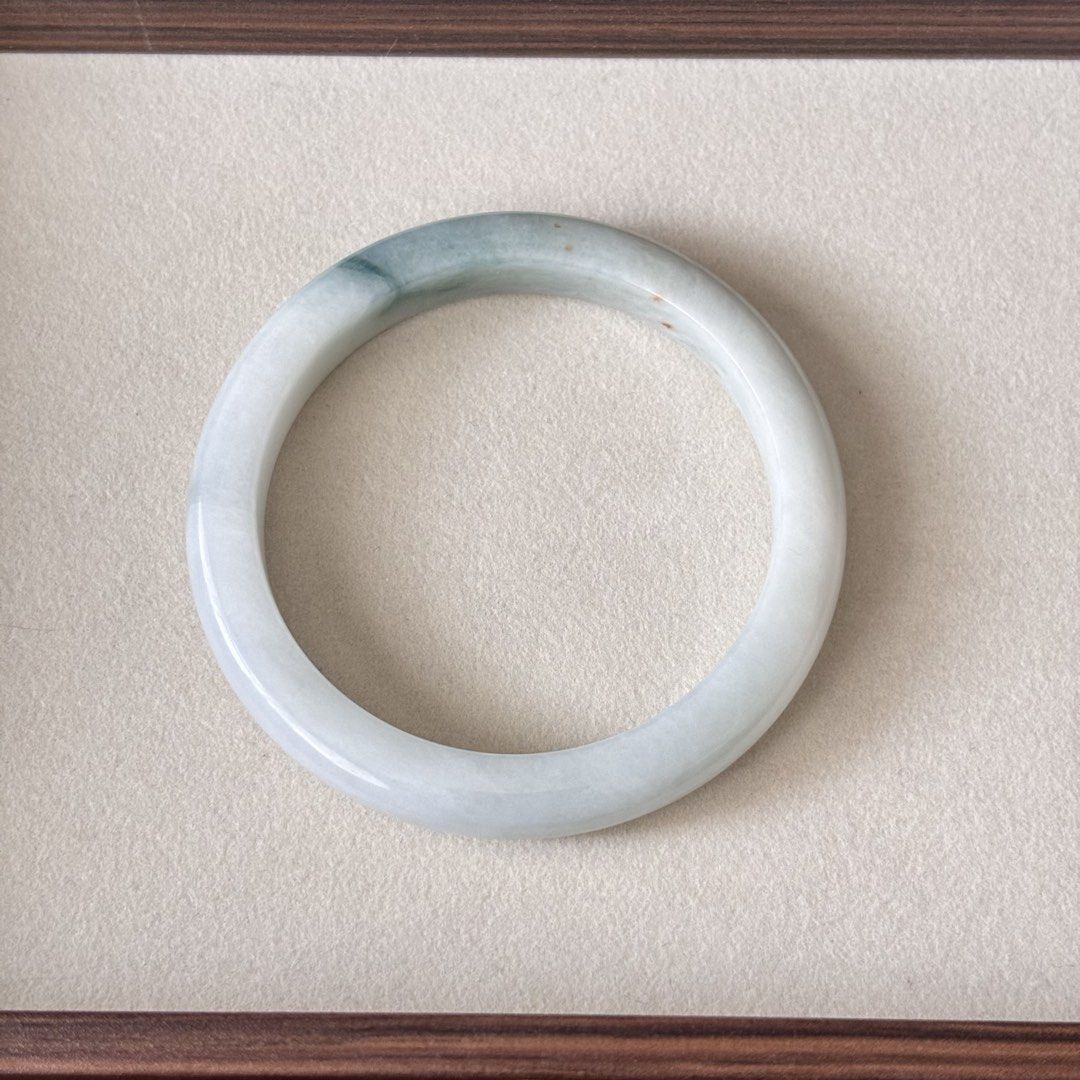 White Base Green Floating Flower Sajin Type A Burmese Jadeite Jade Bangle (Category: Bracelets) located in Pasig City. Submitted by bleuvelyatelier (Listing ID 1458790178, Image 1). Description: -Authentic Burmese Jadeite -Type A -White base color with green flower and tiny speckles of sajin -milky and glutinous texture -smooth and good luster -Slim Loach Back style -inner diameter: 56.9mm -width:9mm -This bangle has natural stone line, smooth to
