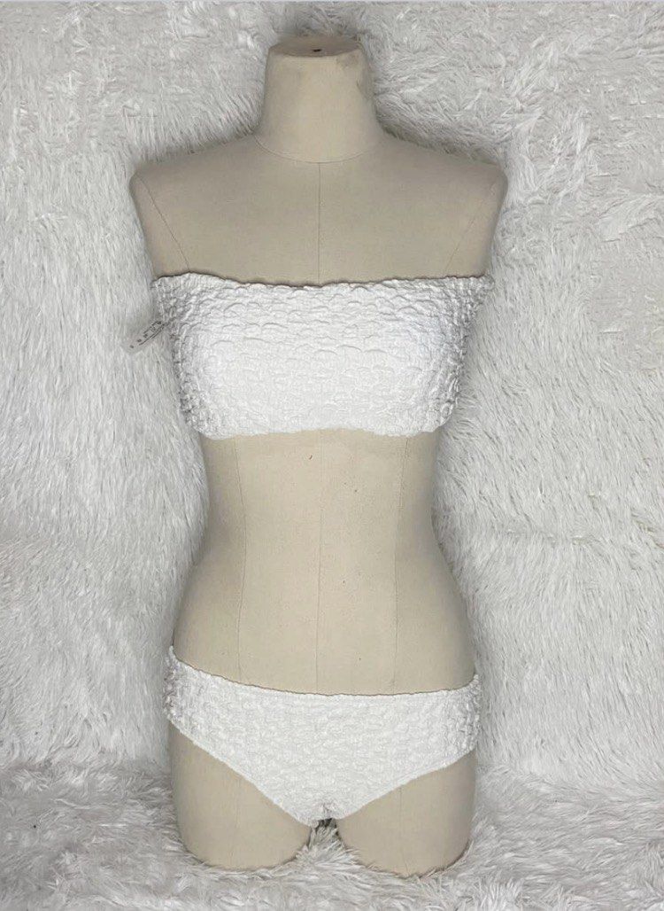 White Bikini (Category: Bikinis & Swimsuits) located in Muntinlupa City. Submitted by shoujikiyedips (Listing ID 1467879766, Image 1). Description: .
