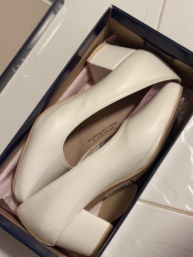 White Block Heels Size 10 (Category: Heels) located in Binan City. Submitted by heyyabi (Listing ID 1467883416, Image 1). Description: - Brand: Zanea - Style: AR 444 - Size: 10 - Color: white - Condition: used once for nurses oath taking.
