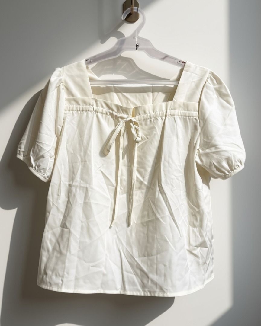 White Blouse Puff Sleeve Top (Category: Blouses) located in Marikina City. Submitted by visionfinds (Listing ID 1468014082, Image 1). Description: Best Fit: M-L Needs ironing, only used once..