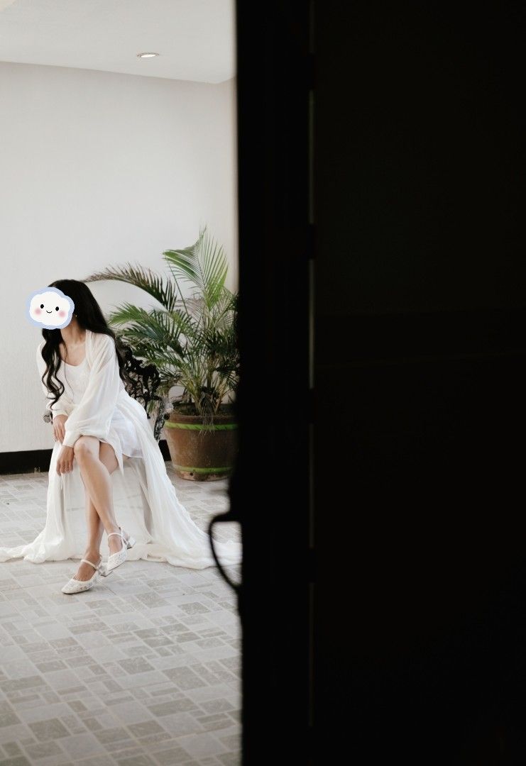 White Bridal Robe Long Sleeve (Category: Evening dresses & gowns) located in Legazpi City. Submitted by miyanahalea (Listing ID 1467895928, Image 3). Description: - Color: Elegant white - Design: Long balloon sleeves with a flowy, draped skirt - Inclusion: Comes with a matching tie belt - Material: Lightweight and comfortable fabric - Condition: Worn once for my wedding and in great shape - Perfect for: Bridal prep, pre-wedding shoots, or morning
