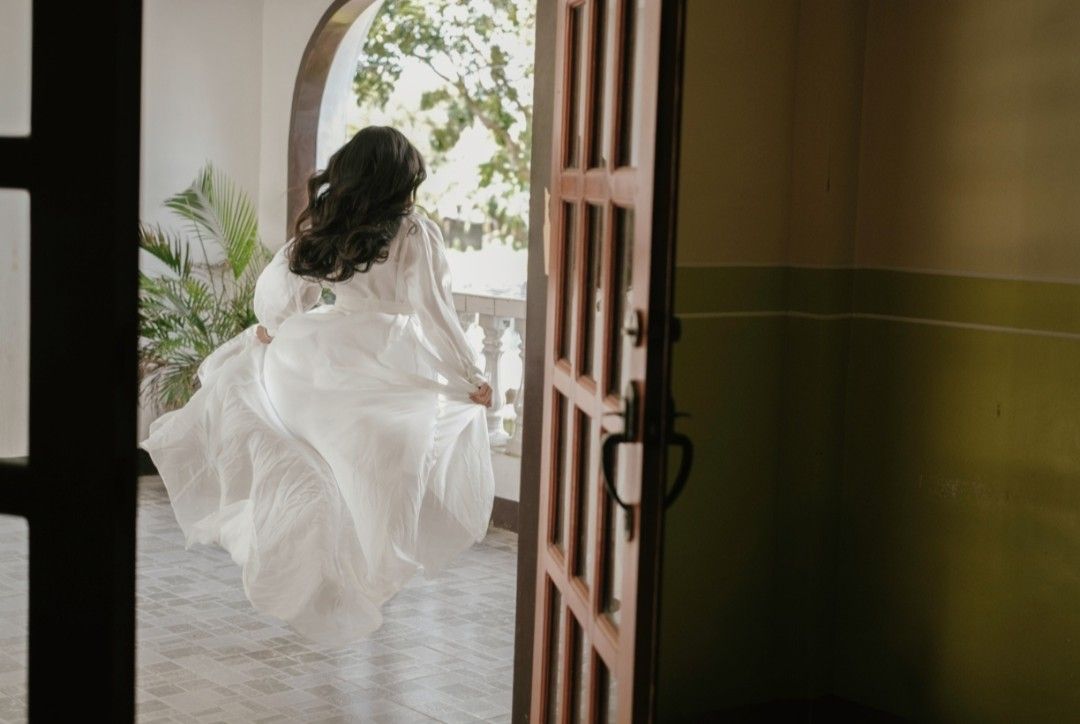 White Bridal Robe Long Sleeve (Category: Evening dresses & gowns) located in Legazpi City. Submitted by miyanahalea (Listing ID 1467895928, Image 1). Description: - Color: Elegant white - Design: Long balloon sleeves with a flowy, draped skirt - Inclusion: Comes with a matching tie belt - Material: Lightweight and comfortable fabric - Condition: Worn once for my wedding and in great shape - Perfect for: Bridal prep, pre-wedding shoots, or morning
