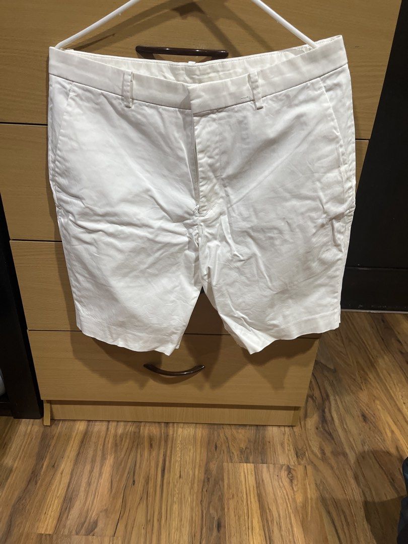 White Casual Shorts Men (Category: Shorts) located in Quezon City. Submitted by zinniemon (Listing ID 1467898871, Image 1). Description: - Color: Solid white - Closure: Zip fly with standard button fastening - Features: Functional front pockets and belt loops - Style: Minimalist and versatile - Ideal for: Warm weather and casual everyday wear.
