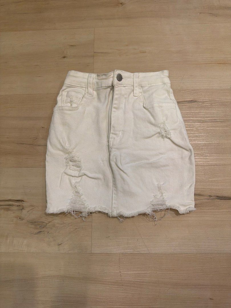 White Distressed Denim Mini Skirt (Category: Skirts) located in Manila. Submitted by _____car0usell (Listing ID 1467952232, Image 1). Description: petite xxs, smaller frames used twice.
