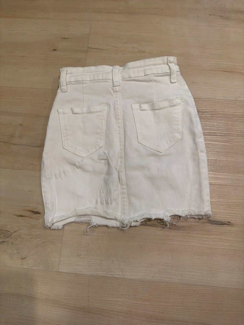 White Distressed Denim Mini Skirt (Category: Skirts) located in Manila. Submitted by _____car0usell (Listing ID 1467952232, Image 2). Description: petite xxs, smaller frames used twice.