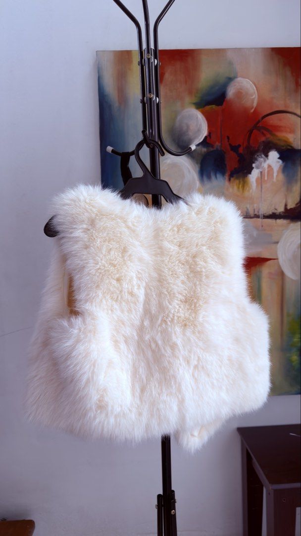 White Faux Fur Vest (Category: Sleeveless) located in Manila. Submitted by shopaholic8008 (Listing ID 1467899816, Image 2). Description: - Brand: Biliern - Color: White - Condition: Brand new with tags attached - Material: Soft faux fur texture - Design: Sleeveless, open front style - Perfect layering piece for cooler days -m-xl.