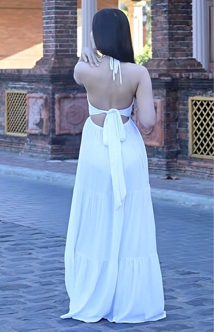 White Halter Neck Long Dress (Category: Dresses) located in Cavite. Submitted by lizafernandez (Listing ID 1467924869, Image 2). Description: .