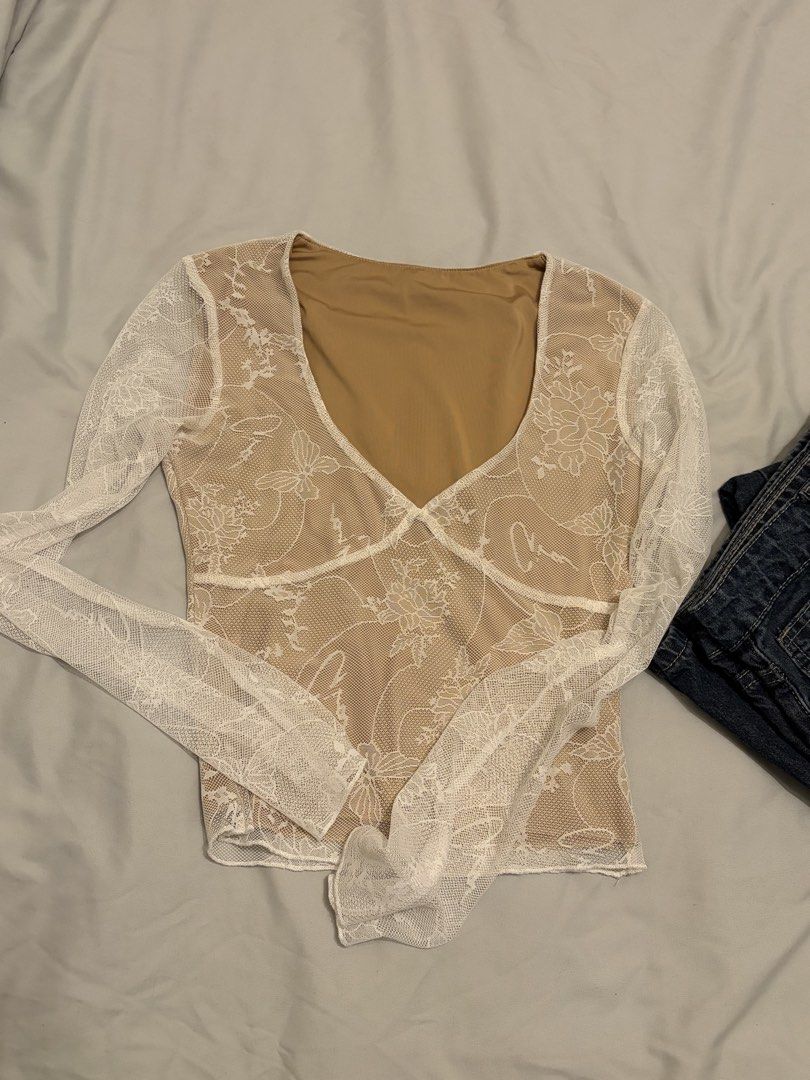 White lace long sleeve sheer top (Category: Longsleeves) located in Manila. Submitted by kim_hansu (Listing ID 1468056116, Image 2). Description: fixed price minsanan lang nagamit.