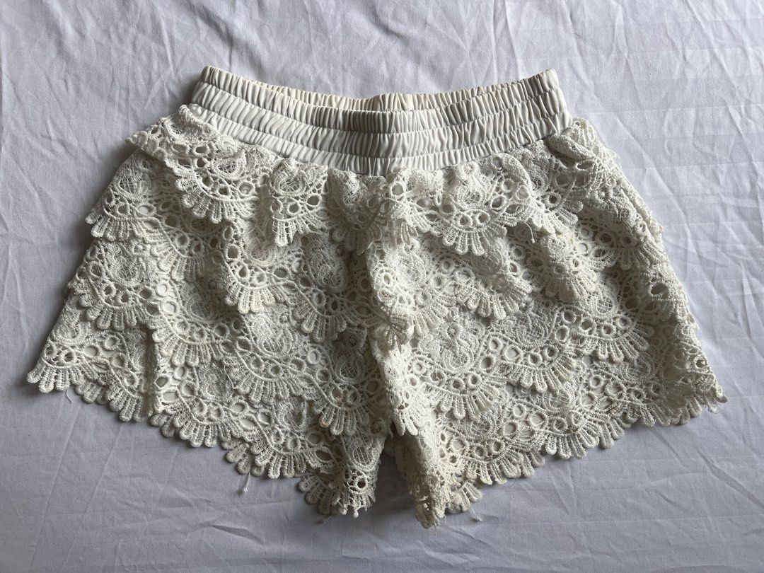 White Lace Ruffle Shorts (Category: Shorts) located in Quezon City. Submitted by grapejuiceblue2 (Listing ID 1467978151, Image 1). Description: - worn - rfs: decluttering - mop: gcash only - mod: lalamove/j&t - price + sf.