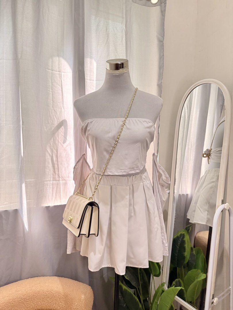 White Offshie Shein Curve Top ✨ (Category: Blouses) located in Quezon City. Submitted by kaye_oineza (Listing ID 1467936276, Image 2). Description: White Offshie Shein Curve Top ✨ 2XL .