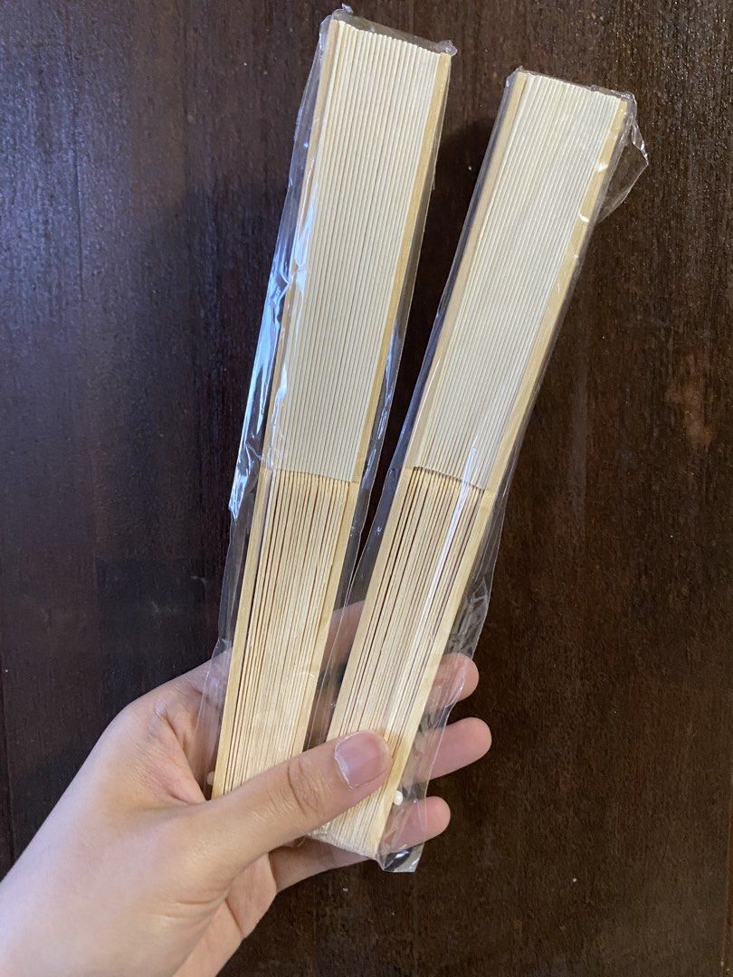 Bamboo White Paper Hand Fan Pamaypay (Category: Fans) located in Cainta. Submitted by stuff_4_sale_dump (Listing ID 1467932966, Image 2). Description: .