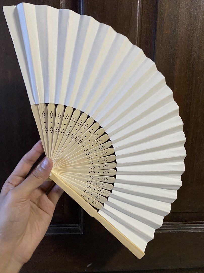 Bamboo White Paper Hand Fan Pamaypay (Category: Fans) located in Cainta. Submitted by stuff_4_sale_dump (Listing ID 1467932966, Image 3). Description: .