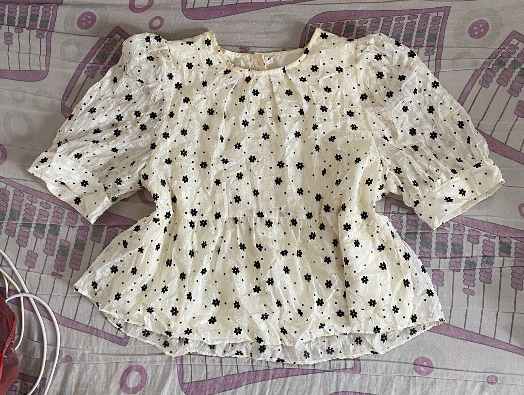 WHITE PEPLUM TOP (Category: Blouses) located in Davao. Submitted by elavcruz250422 (Listing ID 1467991181, Image 1). Description: small to medium size never been used location: kanto roxas vitalab meet up, can do delivery just add df mop: gcash/cash/bank transfer.