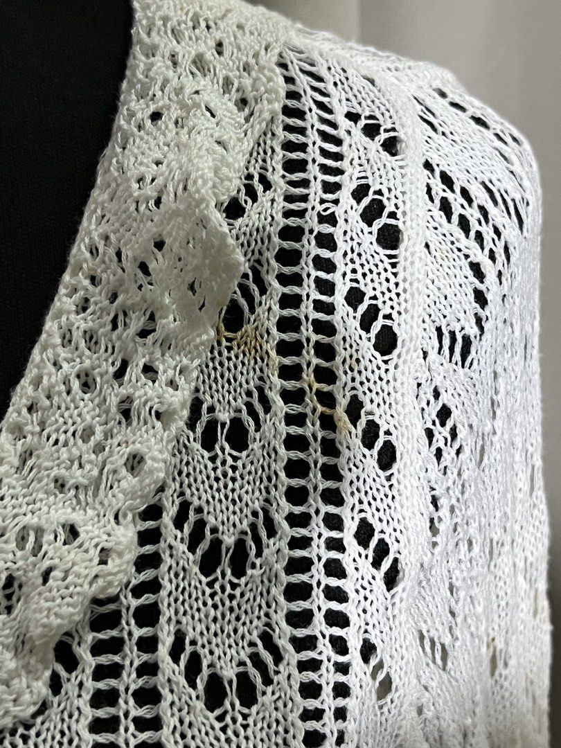 White tie front crochet style cropped cardigan (Category: Longsleeves) located in Las Pinas. Submitted by jilanah (Listing ID 1468030718, Image 2). Description: SMALL STAIN AS SHOWN .