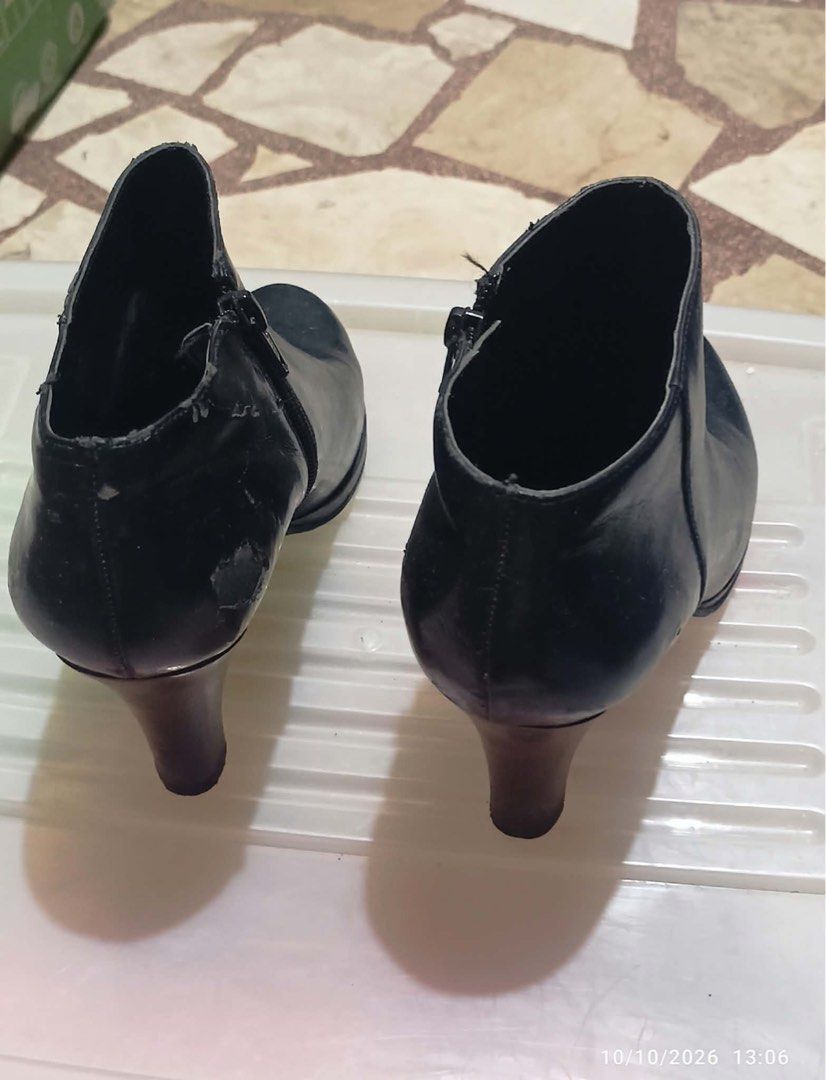 Women’s Ankle Boots/Booties (Category: Heels) located in Taytay. Submitted by crisha14344 (Listing ID 1467874450, Image 3). Description: Kayo na mag-price kita naman sa photos issues Nya Na-stock po Kc at nadaganan ng ibang shoes Size: 7.5 But outsole insole no problem po yan, kita naman sa pictures Ilang beses lang nagamit po talaga yan then stock lang talaga Zipper closure Medium heel Round-to-almond toe shape RFS: Declutter .