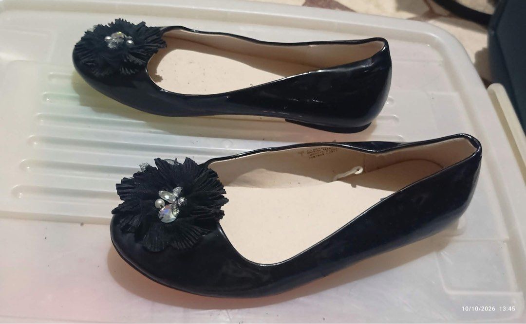 Women’s Black Ballet Flats (Category: Flats & Sandals) located in Taytay. Submitted by crisha14344 (Listing ID 1467938984, Image 2). Description: Sinukat lang po yan then itinabe na Kaya super Ayos talaga yan Nakuha yan ng brandnew di naman ginamit.
