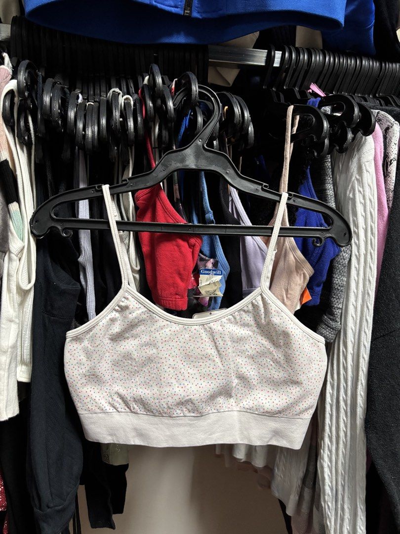 WONDER NATION sleeveless (Category: Sleeveless) located in Pila. Submitted by isabelasthriftclothes (Listing ID 1467957119, Image 1). Description: .