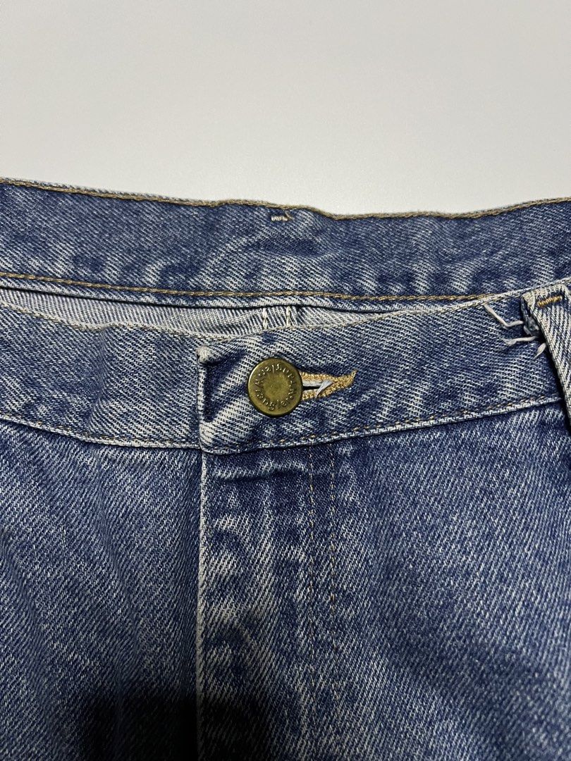 Wrangler Blue Denim Shorts Size 38 (Category: Shorts) located in Baler. Submitted by allthrifted31 (Listing ID 1467871060, Image 3). Description: Waist: 37 Length: 20.5 Hem: 12.5 Condition: Excellent Color rate: 10/10 Issue: None .