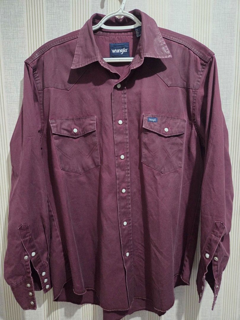 Wrangler Maroon Long Sleeve Shirt Large (Category: Formal Shirts) located in Dasmarinas. Submitted by youngdeer-bdc6 (Listing ID 1468049988, Image 1). Description: Selling my Wrangler Long Sleeve Shirt - Color: Maroon - Size: L Measurements (Actual): Chest Width: 24 in Shirt Length: 30 in Sleeve Length: 24 in Shoulder Width: 19 in Issues: Some discolorations from use but no defects (i.e. snags, pinholes), 8/10 RFS: Decluttering Price: 600 MOP: Gc