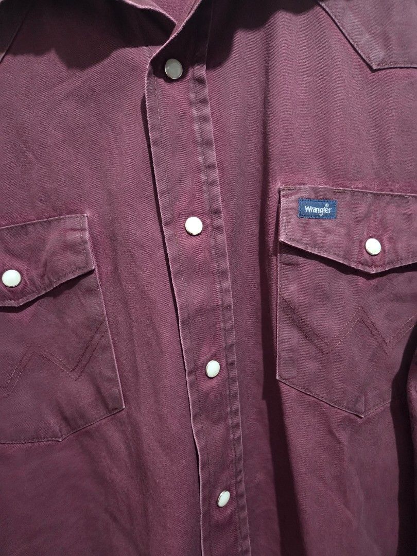 Wrangler Maroon Long Sleeve Shirt Large (Category: Formal Shirts) located in Dasmarinas. Submitted by youngdeer-bdc6 (Listing ID 1468049988, Image 2). Description: Selling my Wrangler Long Sleeve Shirt - Color: Maroon - Size: L Measurements (Actual): Chest Width: 24 in Shirt Length: 30 in Sleeve Length: 24 in Shoulder Width: 19 in Issues: Some discolorations from use but no defects (i.e. snags, pinholes), 8/10 RFS: Decluttering Price: 600 MOP: Gc