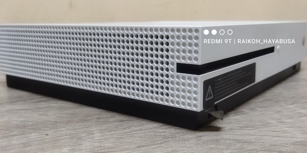 Xbox One S 1TB (Disc Drive Issue***) (Category: Xbox) located in Dasmarinas. Submitted by nixx_hayabusa (Listing ID 1468024262, Image 3). Description: Xbox One S (Slim) 1TB With Disc Drive Issue*** Note: Last Price Posted "3,995" ❌ No controller included Issue: Disc drive suddenly stopped spinning (this is a personal used console) that's the one and ONLY ISSUE Inclusions: ✅ Xbox One S 1TB Console ✅ HDMI Cable ✅ Power Cable ✅ 2 Free Digital Games 