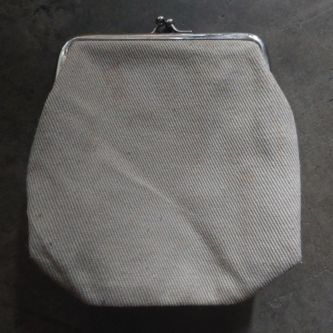 X-GIRL STAR-PATTERNED CLASP POUCH (Category: Other Accessories) located in Tuguegarao City. Submitted by 3500.finds (Listing ID 1467932419, Image 2). Description: Dimension 6 x 6 x 1.5 Excellent condition Color rate 9.5/10 No issue Knitted-type material.