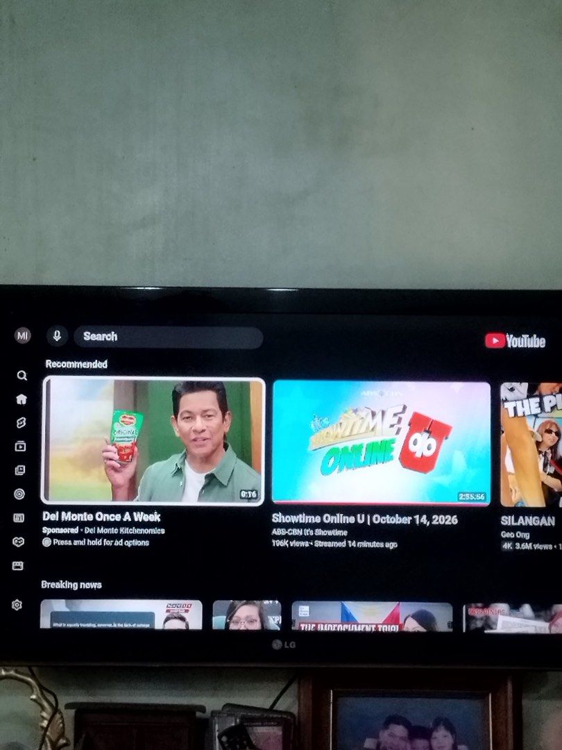 Xiaomi Mi TV Box with Remote and Cables (Category: TV Parts & Accessories) located in San Pedro. Submitted by chenramirez (Listing ID 1467907964, Image 2). Description: - Xiaomi TV box in fully functional, tested condition - Includes original remote, power adapter, and HDMI cable - Smooth streaming for Netflix, YouTube, and other apps - Quick and easy setup on any HDMI-compatible TV - Great way to ditch cable and stream instantly.