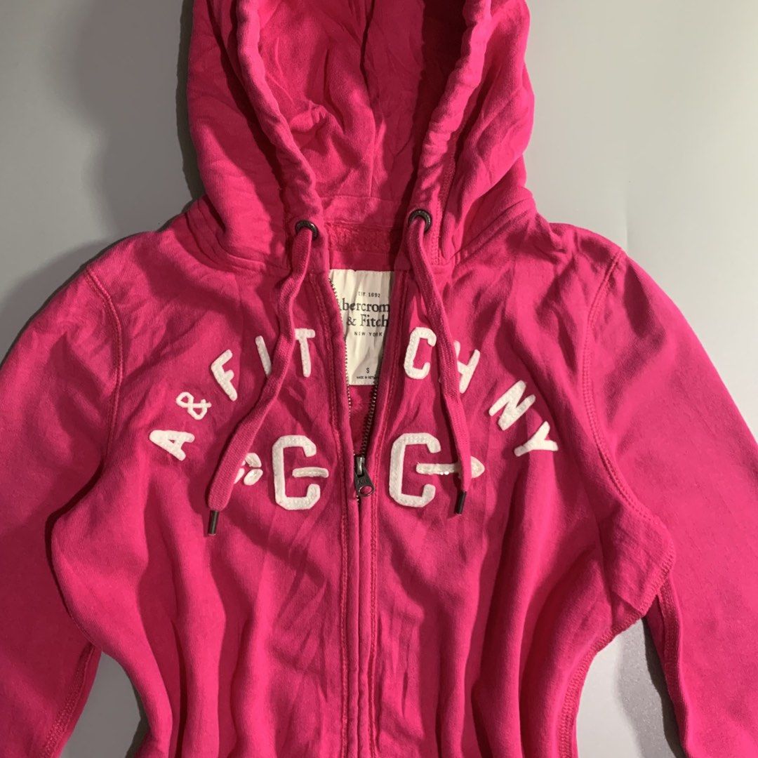 Y2k abercrombie & fitch zip up jacket (Category: Coats, Jackets and Outerwear) located in Davao. Submitted by jandyfuert21303 (Listing ID 1468013354, Image 2). Description: Excellent condition Cut wash tag only Authentic 17x23.5 .