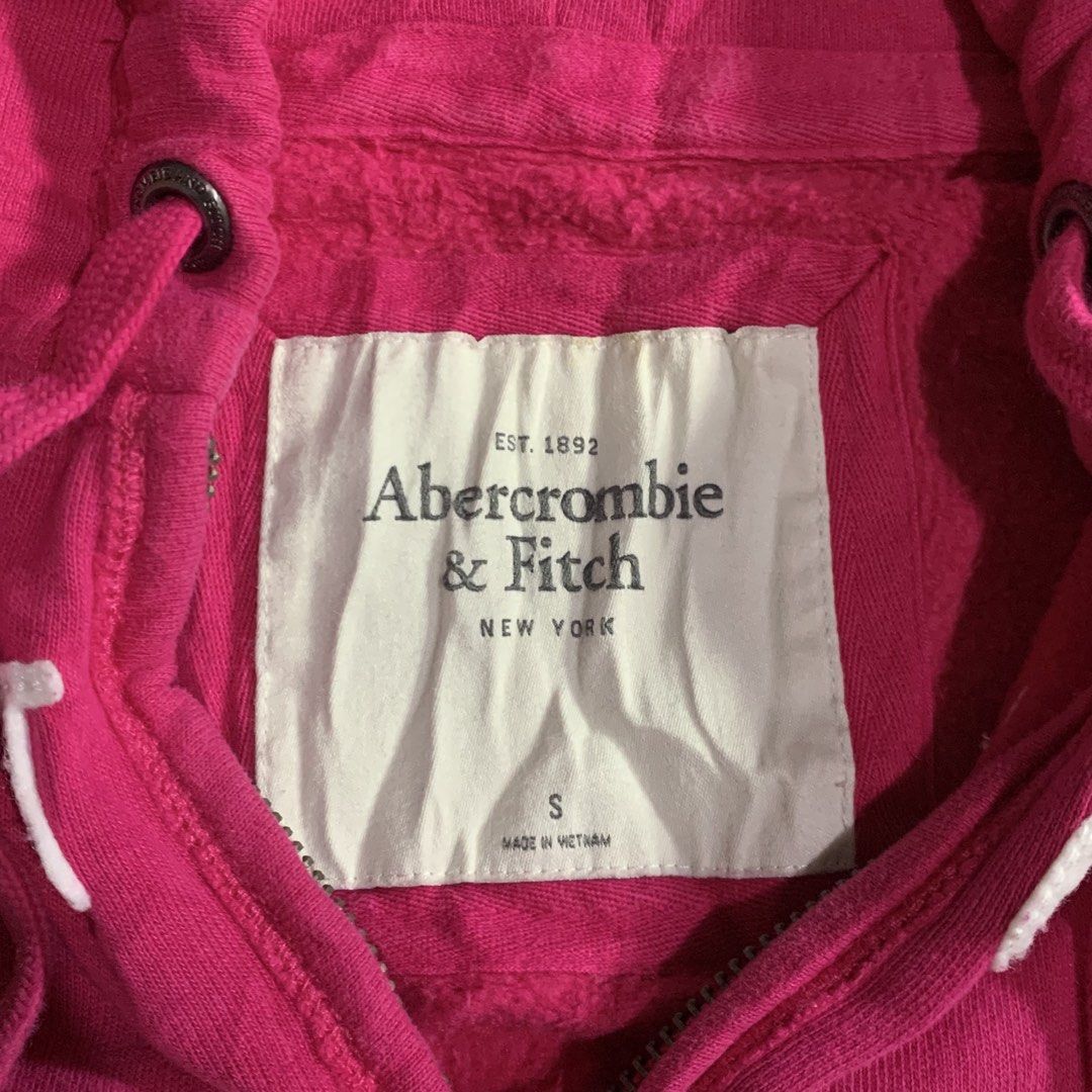 Y2k abercrombie & fitch zip up jacket (Category: Coats, Jackets and Outerwear) located in Davao. Submitted by jandyfuert21303 (Listing ID 1468013354, Image 3). Description: Excellent condition Cut wash tag only Authentic 17x23.5 .