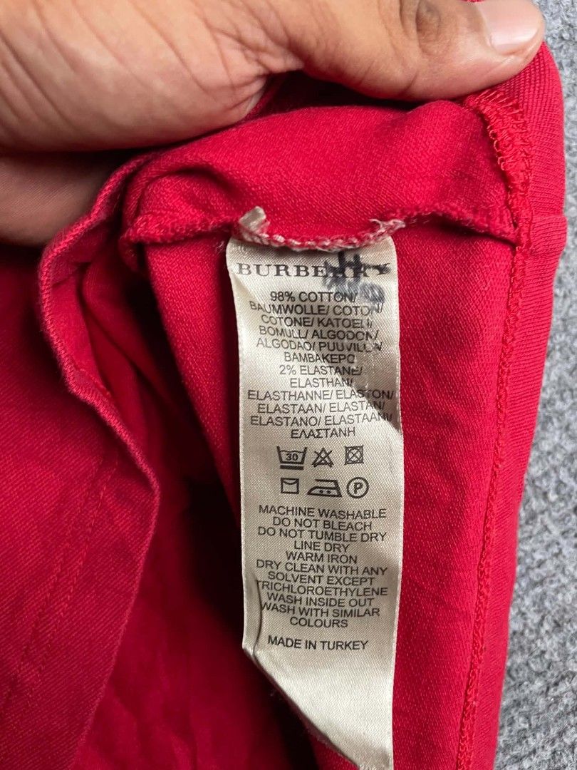 y2k burberry blouse (Category: Luxury Apparel) located in Tacloban City. Submitted by solothriftfinds (Listing ID 1467907197, Image 3). Description: y2k burberry blouse good condition size M.