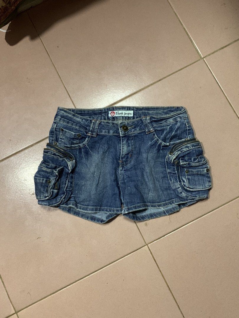 Y2K cargo shorts (Category: Shorts) located in Davao. Submitted by franz2004 (Listing ID 1468030196, Image 1). Description: Tank jeans skirt Size - Small on tag Waist - 30 Thigh - 12.5 Length - 11 Leg Opening - 12.5 Issues - Need wash and 2 stains sa likod (washable) Condition - Very good .