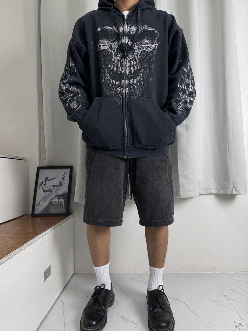 Y2k hoodie (Category: Coats, Jackets and Outerwear) located in Pila. Submitted by villanueva80826 (Listing ID 1467985741, Image 2). Description: Skull hoodie fullzip Size:xl •Width:25 •Length:29 •Condition:9/10 •Color rate:9/10 Mine:680 +Shipping fee Issue:sign of usage like distressed on ribbins hairline print on back ,minimal loose stitch Still in good condition Still wearable .