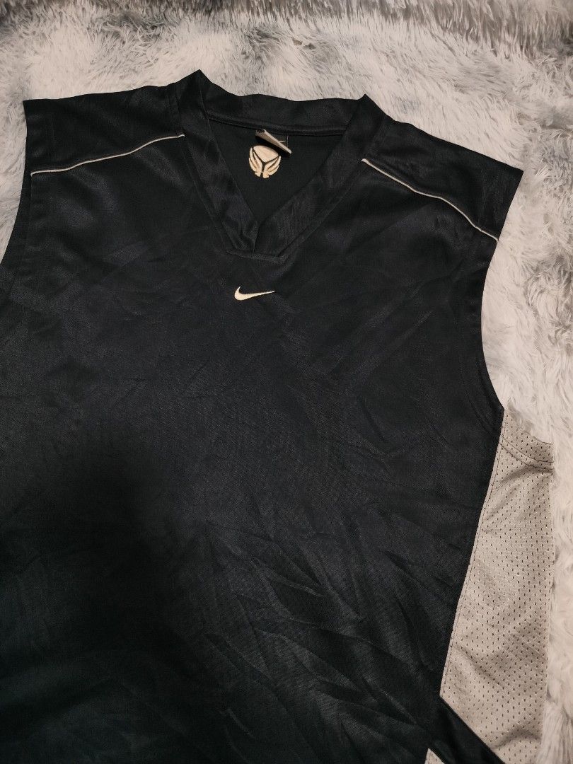 Y2K Nike Mid Logo Basketball Jersey (Category: Activewear) located in Midsayap. Submitted by rogeandrei29987 (Listing ID 1468032708, Image 2). Description: 📌Y2K Nike Mid Logo Jersey •XL on tag •23x30 •10/10 cr •No issue/As New MOP: Gcash Courier✈️: Flash Express Unli vouch/Vc with item Loc: Parang, Maguindanao❤️.