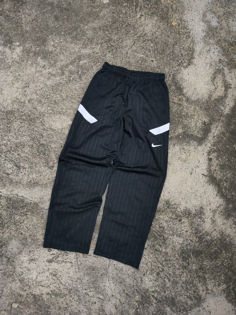 Y2K Nike Pants (Category: Joggers) located in Midsayap. Submitted by rogeandrei29987 (Listing ID 1468031064, Image 3). Description: 📌Nike •M on tag •27-34 waist, 37.5 length, 8 LO •9.5/10 cr •No issue/As New MOP: Gcash Courier✈️: Flash Express Unli vouch/Vc with item Loc: Parang, Maguindanao❤️.