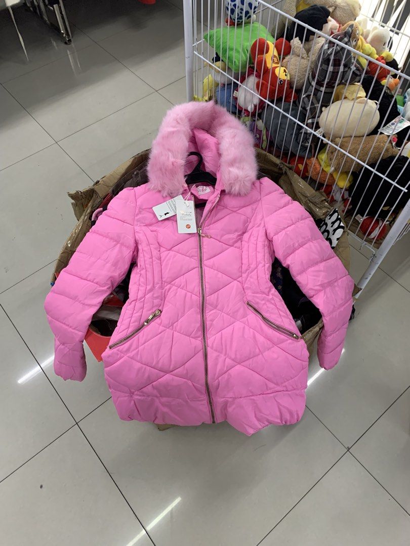 Y2k Puffer Jacket Fur Pink (Category: Coats, Jackets and Outerwear) located in Bacolod City. Submitted by d_archives (Listing ID 1468058758, Image 1). Description: Y2k Pink Puffer Jacket Fur 16 Width 26 Length Brand New With Hangtag 10/10 Color No Issue.