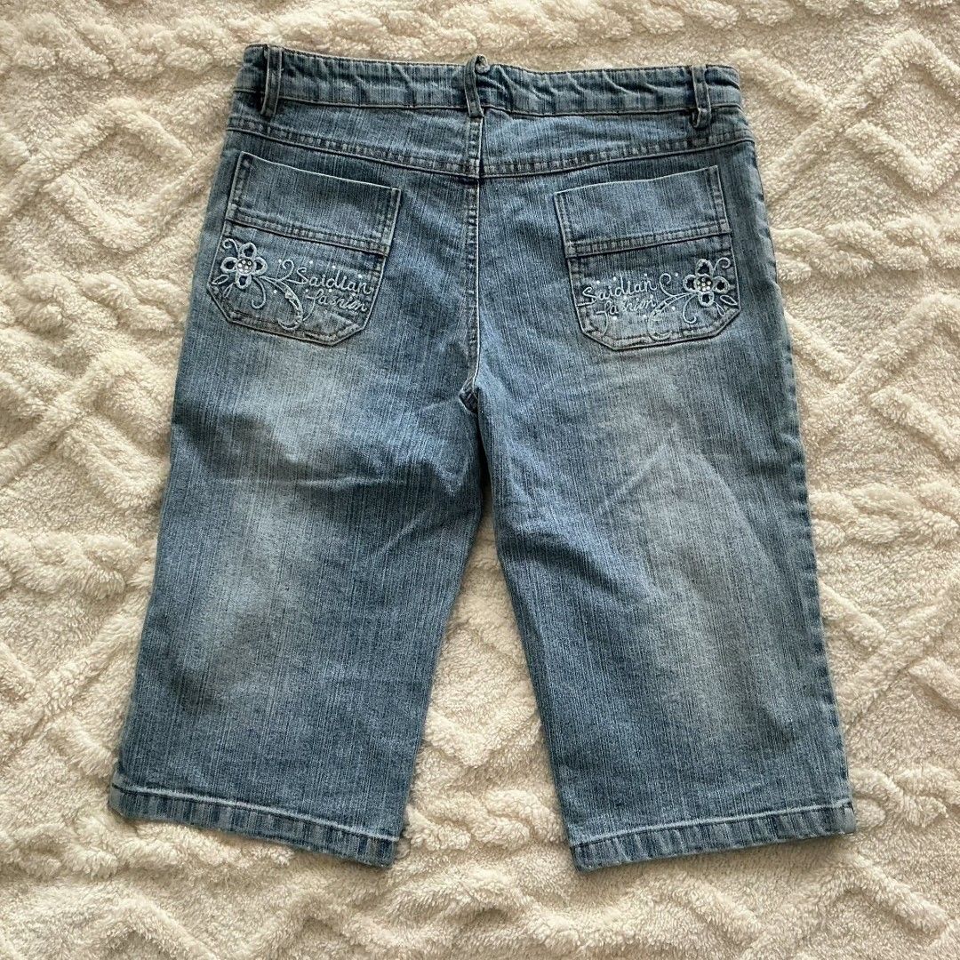 Y2k Rhinestone Floral Denim Capris (Category: Shorts) located in Baguio. Submitted by deardiaryy (Listing ID 1467851298, Image 3). Description: - Brand: Saidian Fashion - Dimes Waist: 28-30" Rise: 8" Length: 21" With minor flaw.